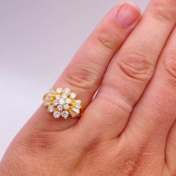 Lab Created Diamond Cluster Ring; GbD; Size 7 - Picture 3 of 4